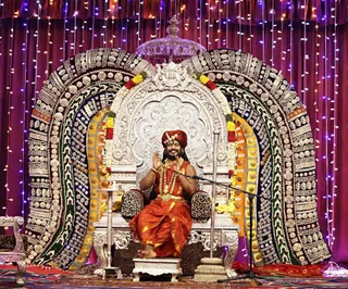 http://nithyananda.org/sites/default/files/photo-gallery/2017-10-Oct-18-nithyananda-diary_bengaluru-adheenam_ask-the-avatar-meena-das-satsang_IMG_2112.jpg