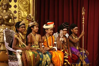 http://nithyananda.org/sites/default/files/photo-gallery/2017-10-Oct-31-nithyananda-diary_bengaluru-adheenam_ask-the-avatar-satsang_IMG_9585.jpg
