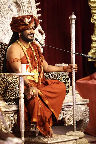 http://nithyananda.org/sites/default/files/photo-gallery/2017-10-Oct-31-nithyananda-diary_bengaluru-adheenam_ask-the-avatar-satsang_IMG_9882.jpg