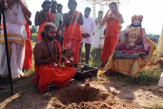 http://nithyananda.org/sites/default/files/photo-gallery/2017-10-Oct-31-nithyananda-diary_bengaluru-adheenam_mahasasdashivoham-bhumi-puja_IMG_7661.jpg