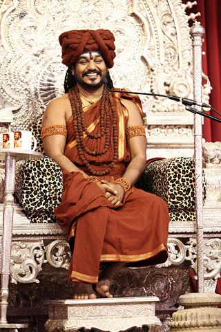 https://nithyananda.org/sites/default/files/photo-gallery/2017-11-Nov-11-nithyananda-diary_bengaluru-adheenam_schools-third-eye-initiation_IMG_1485.jpg?1510742799