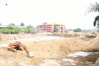 https://nithyananda.org/sites/default/files/photo-gallery/2017-11-Nov-12-nithyananda-diary_bengaluru-adheenam_mss-construction_IMG_3051.jpg?1511263647