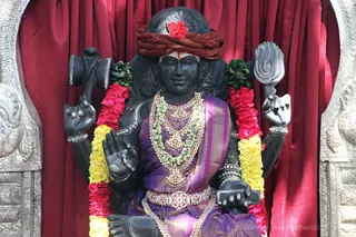 https://nithyananda.org/sites/default/files/photo-gallery/2017-11-Nov-12-nithyananda-diary_bengaluru-adheenam_nithyanandeshwara-temple_IMG_3079.jpg?1511263660