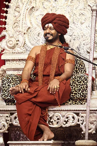 https://nithyananda.org/sites/default/files/photo-gallery/2017-11-Nov-14-nithyananda-diary_bengaluru-adheenam_nithya-satsang_IMG_4197.jpg?1510753074