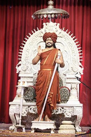 https://nithyananda.org/sites/default/files/photo-gallery/2017-11-Nov-15-nithyananda-diary_bengaluru-adheenam_nithya-satsang_IMG_0073.JPG?1510820857