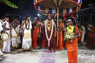 https://nithyananda.org/sites/default/files/photo-gallery/2017-11-Nov-23-nithyananda-diary_bengaluru-adheenam_nithyanandeshwara-brahmotsavam-dhwajarohanam_IMG_7175.jpg?1511454142