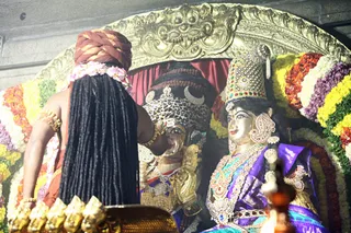 https://nithyananda.org/sites/default/files/photo-gallery/2017-11-Nov-23-nithyananda-diary_bengaluru-adheenam_nithyanandeshwara-brahmotsavam-dhwajarohanam_IMG_7210.jpg?1511454168