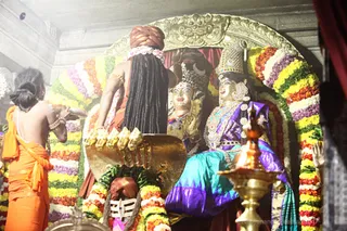 https://nithyananda.org/sites/default/files/photo-gallery/2017-11-Nov-23-nithyananda-diary_bengaluru-adheenam_nithyanandeshwara-brahmotsavam-dhwajarohanam_IMG_7211.jpg?1511454181
