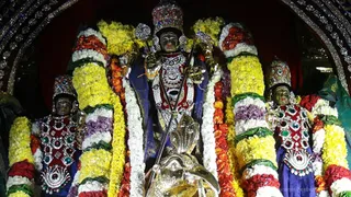https://nithyananda.org/sites/default/files/photo-gallery/2017-11-Nov-29-nithyananda-diary_bengaluru-aadheenam_nithyanandeshwara-brahmotsavam-day-7-procession_DSC00106.jpg?1512132401