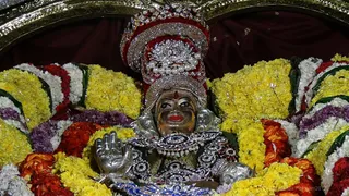 https://nithyananda.org/sites/default/files/photo-gallery/2017-11-Nov-29-nithyananda-diary_bengaluru-aadheenam_nithyanandeshwara-brahmotsavam-day-7-procession_DSC00177.jpg?1512132529