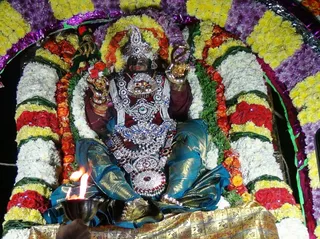 https://nithyananda.org/sites/default/files/photo-gallery/2017-12-Dec-02-nithyananda-diary_bengaluru-aadheenam_aadheenam-glimpses-procession_DSC00463.jpg?1512294060