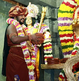 https://nithyananda.org/sites/default/files/photo-gallery/2017-12-Dec-02-nithyananda-diary_bengaluru-aadheenam_barani-deepam-nithyanandeshwara-temple_0T7A9370.jpg?1512289226