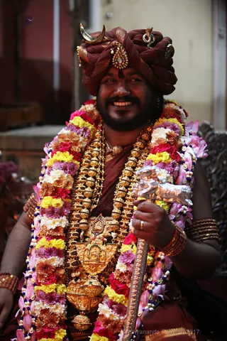 https://nithyananda.org/sites/default/files/photo-gallery/2017-12-Dec-02-nithyananda-diary_bengaluru-aadheenam_barani-deepam-nithyanandeshwara-temple_IMG_9417.jpg?1512289684