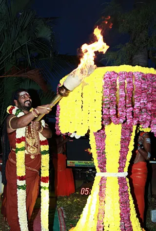 https://nithyananda.org/sites/default/files/photo-gallery/2017-12-Dec-02-nithyananda-diary_bengaluru-aadheenam_karthigai-deepam-lighting_0T7A9761.jpg?1512292666