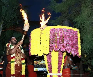 https://nithyananda.org/sites/default/files/photo-gallery/2017-12-Dec-02-nithyananda-diary_bengaluru-aadheenam_karthigai-deepam-lighting_0T7A9764.jpg?1512292672