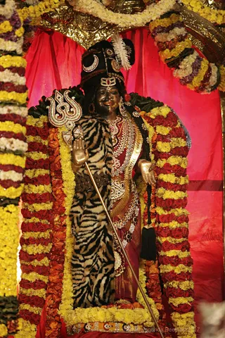 https://nithyananda.org/sites/default/files/photo-gallery/2017-12-Dec-03-nithyananda-diary_bengaluru-aadheenam_kalpataru-shiva-deeksha_IMG_0567.jpg?1512494963