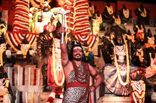 https://nithyananda.org/sites/default/files/photo-gallery/2017-12-Dec-20-nithyananda-diary_bengaluru-aadheenam_mahasadashivoham-aushadha-process_7T7A6600.jpg