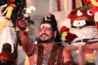 https://nithyananda.org/sites/default/files/photo-gallery/2017-12-Dec-20-nithyananda-diary_bengaluru-aadheenam_mahasadashivoham-aushadha-process_7T7A6895.jpg