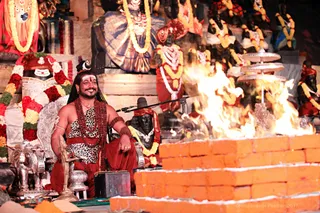 https://nithyananda.org/sites/default/files/photo-gallery/2017-12-Dec-20-nithyananda-diary_bengaluru-aadheenam_mahasadashivoham-aushadha-process_7T7A6954.jpg