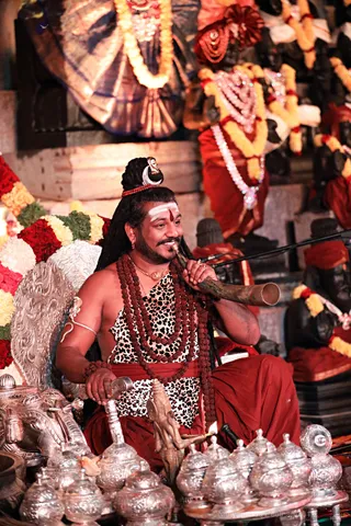 https://nithyananda.org/sites/default/files/photo-gallery/2017-12-Dec-20-nithyananda-diary_bengaluru-aadheenam_mahasadashivoham-aushadha-process_7T7A6976.jpg