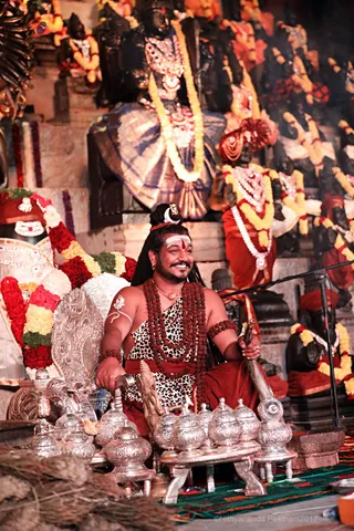 https://nithyananda.org/sites/default/files/photo-gallery/2017-12-Dec-20-nithyananda-diary_bengaluru-aadheenam_mahasadashivoham-aushadha-process_7T7A6987.jpg