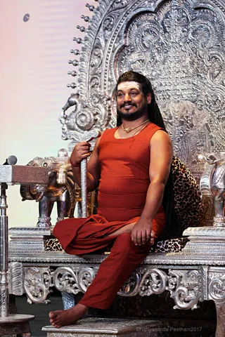 https://nithyananda.org/sites/default/files/photo-gallery/2017-12-Dec-23-nithyananda-diary_bengaluru-aadheenam_nithyananda-yoga-session_7T7A8962.jpg?1515827538