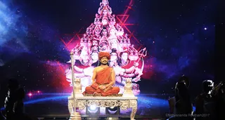 https://nithyananda.org/sites/default/files/photo-gallery/2017-12-Dec-27-nithyananda-diary_bengaluru-aadheenam_mahasadashiva-darshan_7T7A0389_0.jpg?1516417367