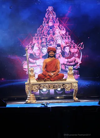 https://nithyananda.org/sites/default/files/photo-gallery/2017-12-Dec-27-nithyananda-diary_bengaluru-aadheenam_mahasadashiva-darshan_7T7A0396_0.jpg?1516417379
