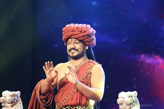 https://nithyananda.org/sites/default/files/photo-gallery/2017-12-Dec-27-nithyananda-diary_bengaluru-aadheenam_mahasadashiva-darshan_7T7A0429_0.jpg?1516417496