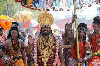 https://nithyananda.org/sites/default/files/photo-gallery/2017-12-Dec-31-nithyananda-diary_bengaluru-aadheenam_nithyananda-brahmotsavam-dhwajarohanam_7T7A2401.jpg?1516954797