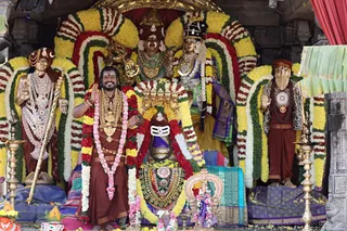 https://nithyananda.org/sites/default/files/photo-gallery/2017-12-Dec-31-nithyananda-diary_bengaluru-aadheenam_nithyananda-brahmotsavam-dhwajarohanam_7T7A2435.jpg?1516954844