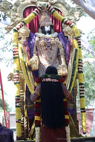 https://nithyananda.org/sites/default/files/photo-gallery/2017-12-Dec-31-nithyananda-diary_bengaluru-aadheenam_nithyananda-brahmotsavam-dhwajarohanam_7T7A2459.jpg?1516954880