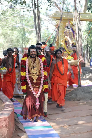 https://nithyananda.org/sites/default/files/photo-gallery/2017-12-Dec-31-nithyananda-diary_bengaluru-aadheenam_nithyananda-brahmotsavam-dhwajarohanam_7T7A2462.jpg?1516954885