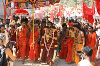 https://nithyananda.org/sites/default/files/photo-gallery/2017-12-Dec-31-nithyananda-diary_bengaluru-aadheenam_nithyananda-brahmotsavam-dhwajarohanam_7T7A2521.jpg?1516955094