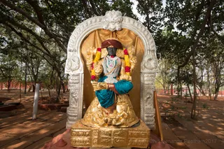http://nithyananda.org/sites/default/files/photo-gallery/2017-1jan-10th-nithyananda-diary_DSC_3642_bengaluru-aadheenam-temple-dakshinamurthi.jpg