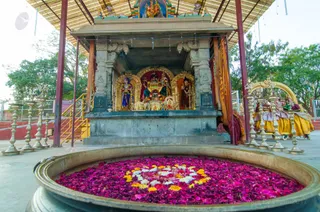 Nithyanandeshwara Sadashiva Temple: Nithyanandeshwara Sadashiva, Nithyanandeshwari Adi Shakti, Nithyanandeshwara Linga