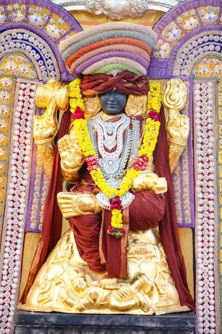 http://nithyananda.org/sites/default/files/photo-gallery/2017-1jan-2nd-nithyananda-diary_IMG_8327_bengaluru-aadheenam-temple-dakshinamurthi.jpg