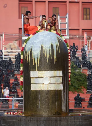 http://nithyananda.org/sites/default/files/photo-gallery/2017-1jan-9th-nithyananda-diary_DSC_3001_bengaluru-aadheenam-rudrabhishekam.jpg