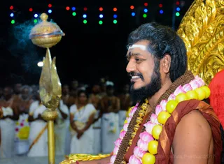 Pada Yatris Receive Blessings