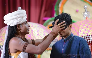 Manifesting Shaktis Demonstration - Blindfold Reading - reading with the Third Eye after Third Eye Awakening Initiation by His Holiness