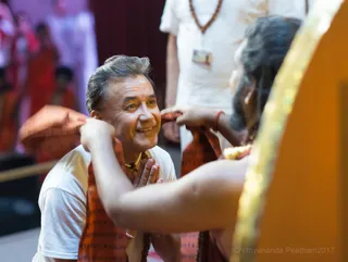 Energy Darshan giving Poornatva Vastra