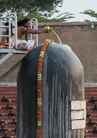 http://nithyananda.org/sites/default/files/photo-gallery/2017-3apr-17th-nithyananda-diary_DSC_2082_bengaluru-aadheenam-rudrabhishekam.jpg