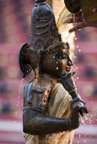 http://nithyananda.org/sites/default/files/photo-gallery/2017-3apr-17th-nithyananda-diary_DSC_2103_bengaluru-aadheenam-rudrabhishekam.jpg