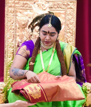 http://nithyananda.org/sites/default/files/photo-gallery/2017-3apr-20th-nithyananda-diary_DSC_3583_bengaluru-aadheenam-IA-day1-materialization-demo-mahayoga.jpg