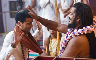 His Holiness gifts delegates with the Poornatva Vasthra, energized for assistance with Completions.