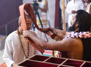 http://nithyananda.org/sites/default/files/photo-gallery/2017-3apr-21st-nithyananda-diary_DSC_5223_bengaluru-aadheenam-IA-day2-energy-darshan.jpg