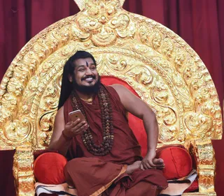 http://nithyananda.org/sites/default/files/photo-gallery/2017-3apr-21st-nithyananda-diary_DSC_5275_bengaluru-aadheenam-IA-day2-energy-darshan.jpg