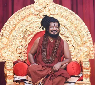 http://nithyananda.org/sites/default/files/photo-gallery/2017-3apr-21st-nithyananda-diary_DSC_5307_bengaluru-aadheenam-IA-day2-energy-darshan.jpg