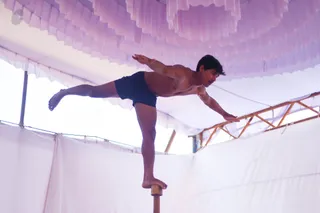 Nithyananda Yoga - Mallakhamba - Balancing on 1 foot!!