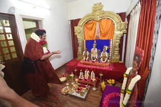 http://nithyananda.org/sites/default/files/photo-gallery/2017-3apr-2nd-nithyananda-diary_DSC_4264_bengaluru-aadheenam-bangalore-house-visits-devotees-swamiji.jpg